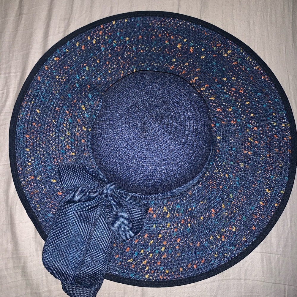 Floppy sun hat.